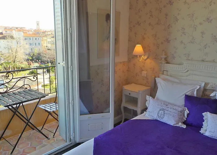 Relais Du Postillon 3*