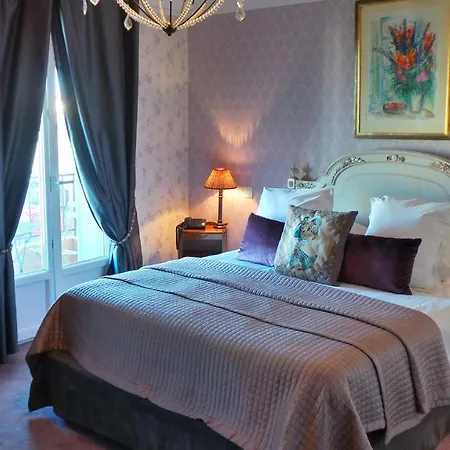 فندق Hotel Relais Du Postillon أنتيب